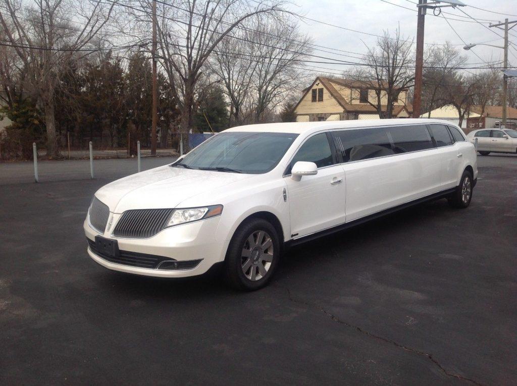 very low miles 2016 Lincoln MKT limousine