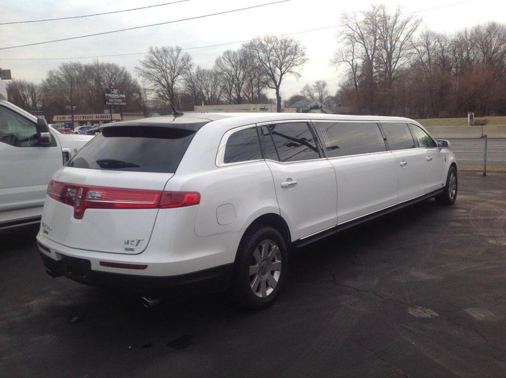 very low miles 2016 Lincoln MKT limousine