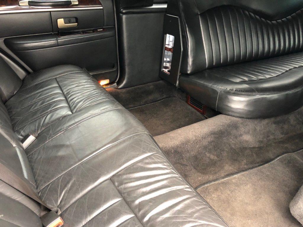well maintained 2006 Lincoln Town Car Limousine