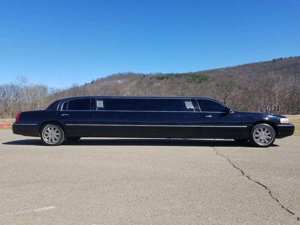 recently serviced 2005 Lincoln Town Car Limousine