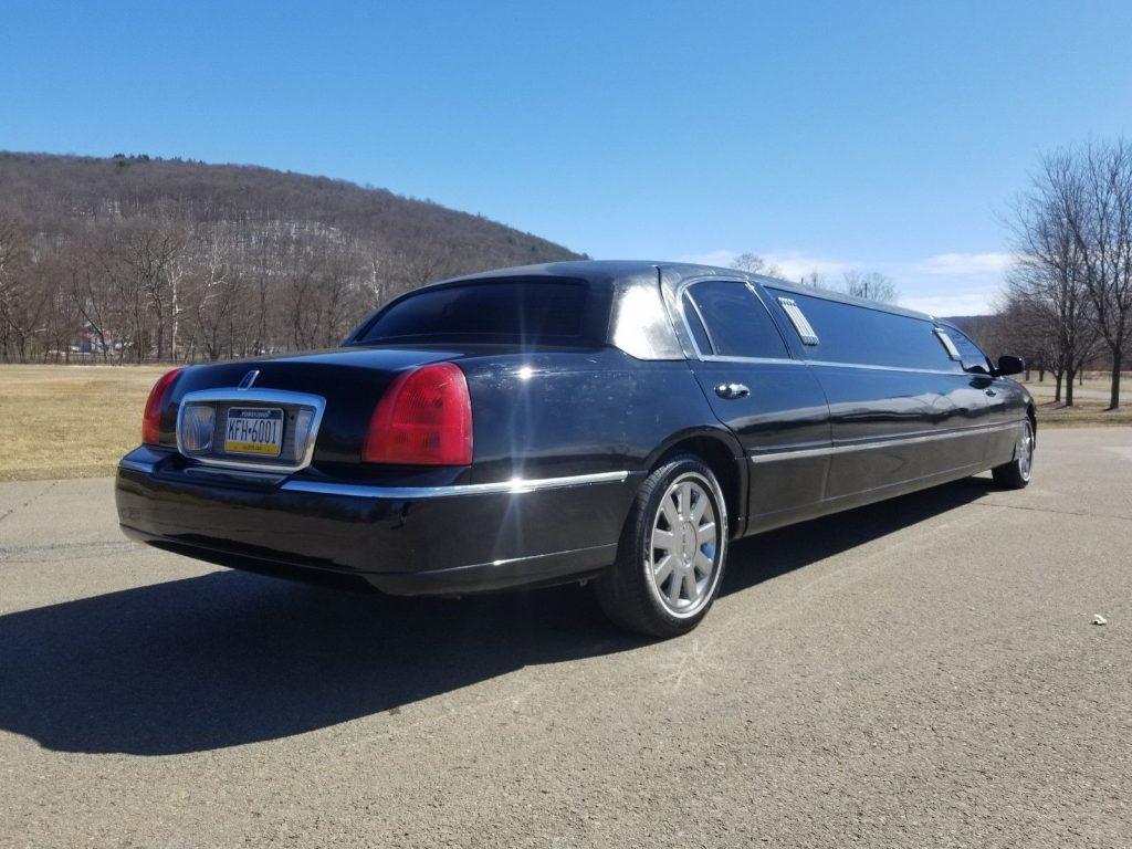 recently serviced 2005 Lincoln Town Car Limousine