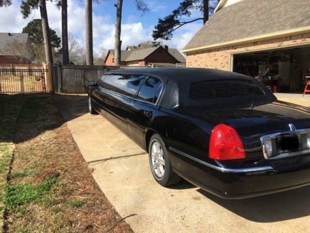 Tiffany Package 2008 Lincoln Town Car limousine