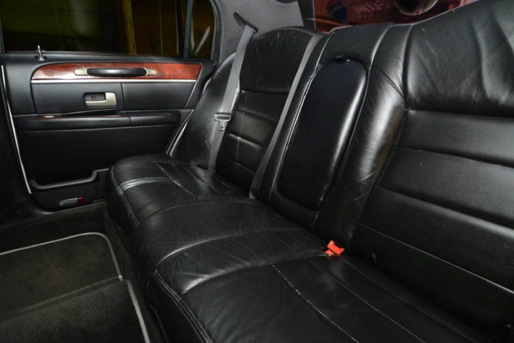 some blemishes 2004 Lincoln Town Car Limousine