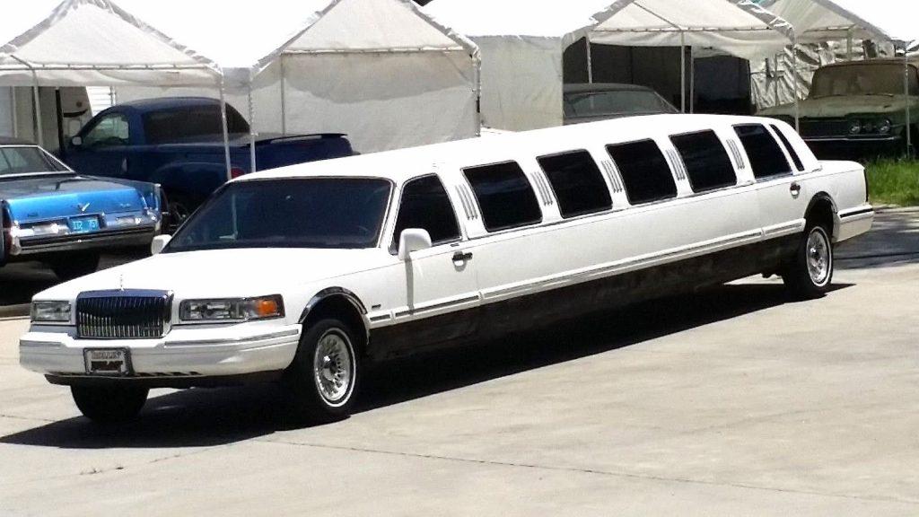 mechanically great 1995 Lincoln Town Car limousine
