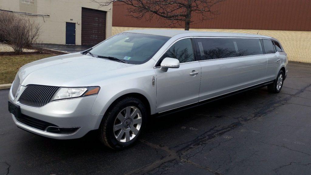 clean 2013 Lincoln MKT Limousine