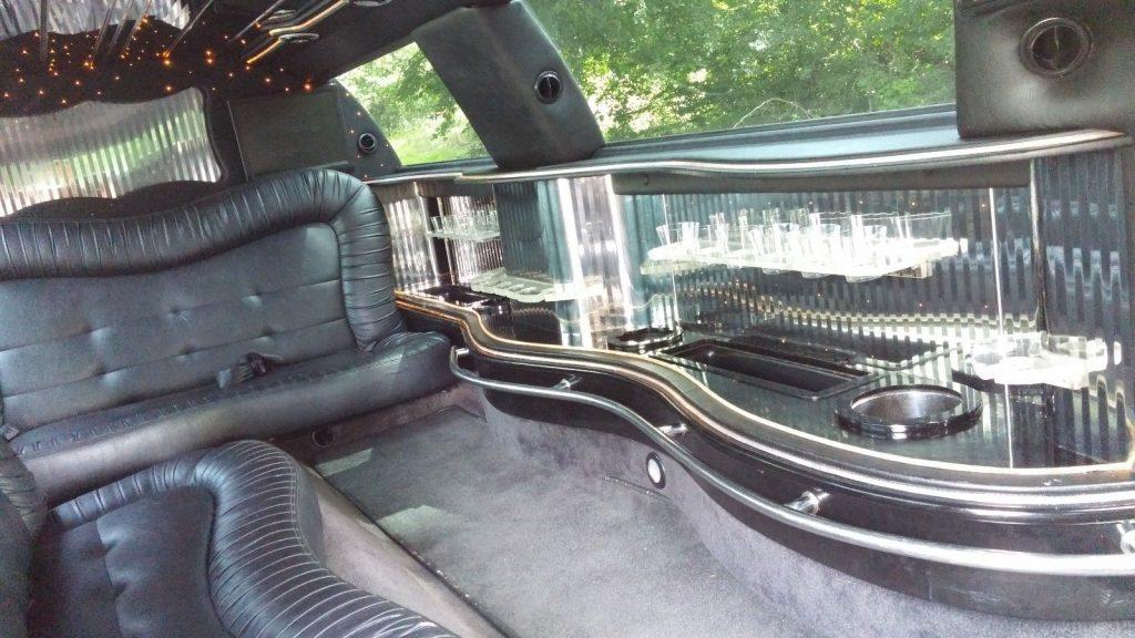 extra stretch 2006 Lincoln Town Car limousine
