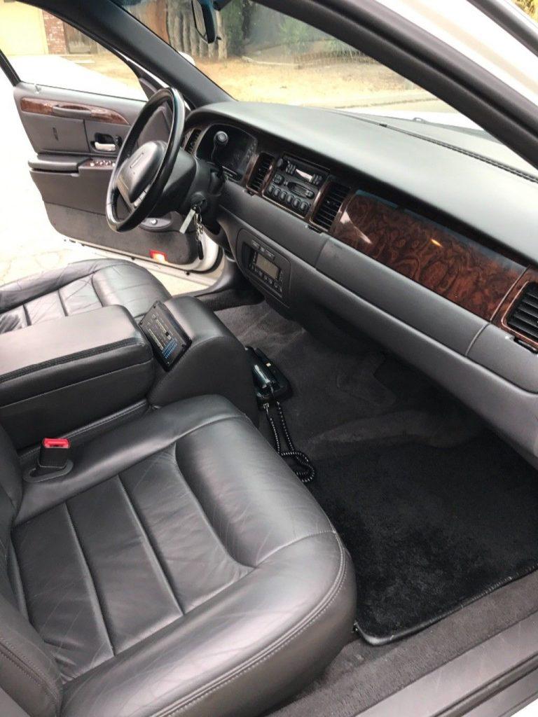 rare 2000 Lincoln Town Car 14 Passenger Limousine