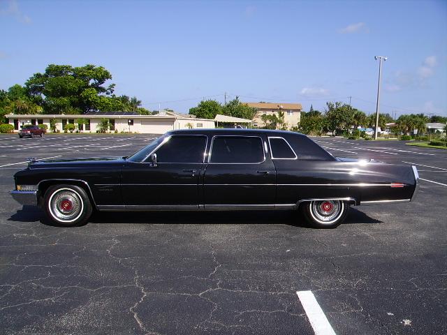 beautiful 1972 Cadillac Fleetwood black limousine