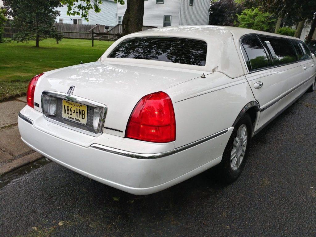 clean 1996 Lincoln Town Car limousine