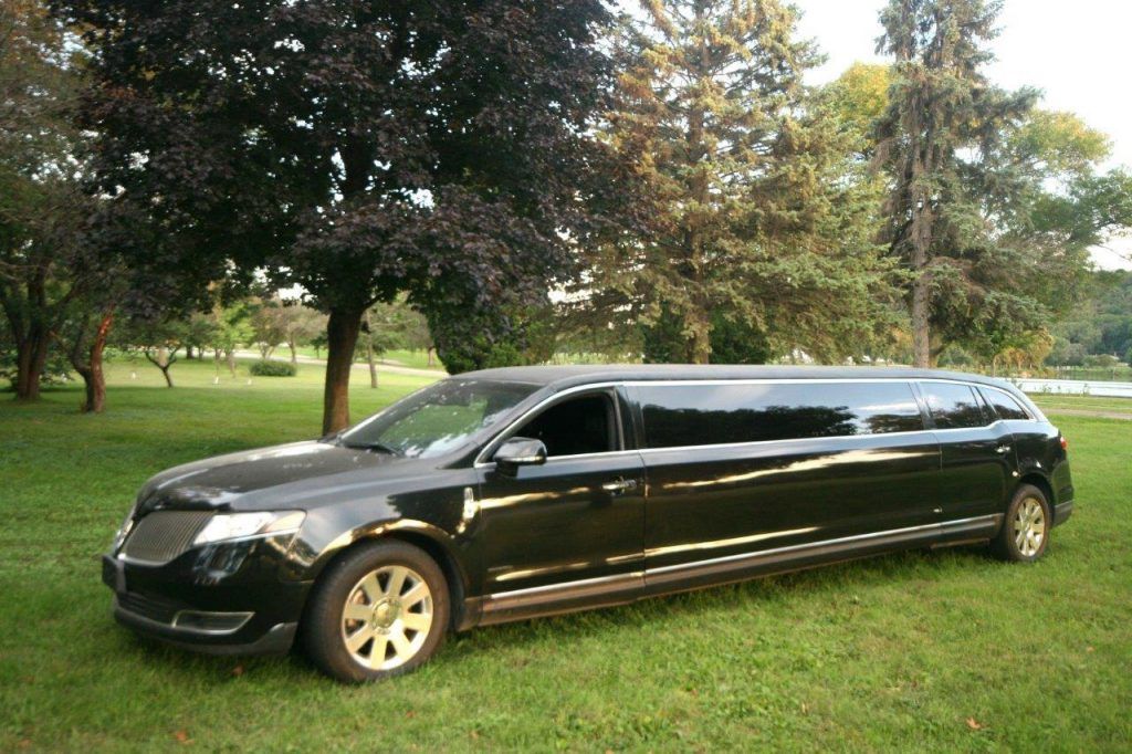custom 2013 Lincoln Town Car Limousine