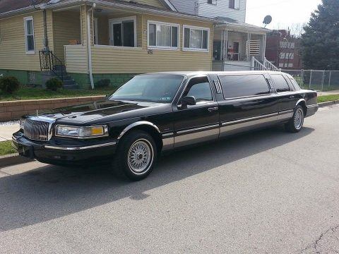 loaded 1996 Lincoln Town Car Limousine for sale