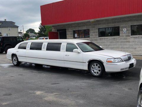needs TLC 2006 Lincoln Town Car Limousine for sale