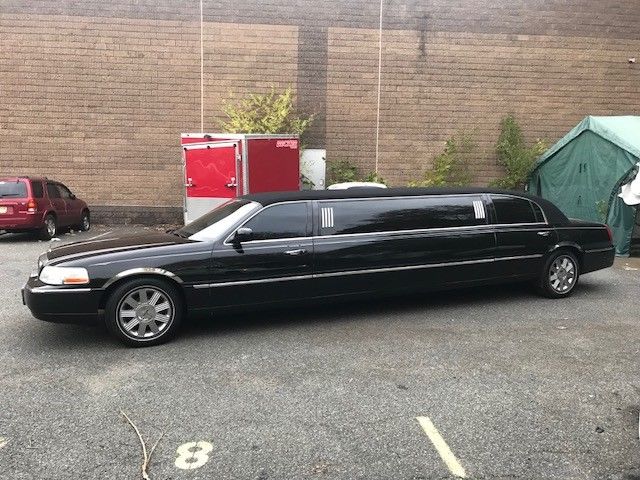serviced 2003 Lincoln Town Car Stretch limousine