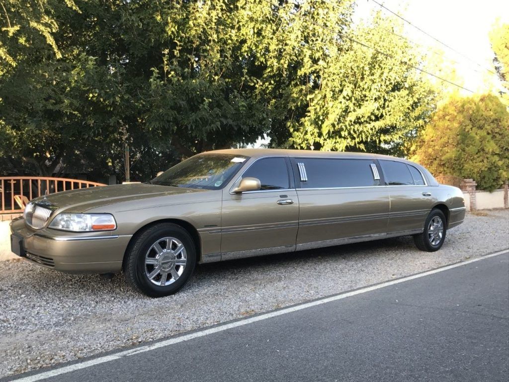 well maintained 2010 Lincoln Town Car KRYSTAL limousine