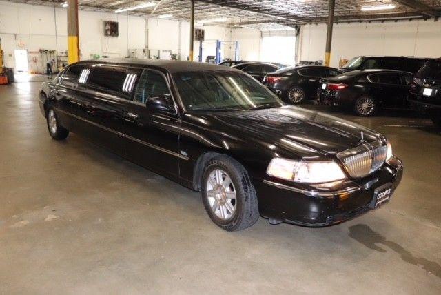 well serviced 2007 Lincoln Town Car Royale Limousine