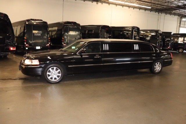 well serviced 2007 Lincoln Town Car Royale Limousine