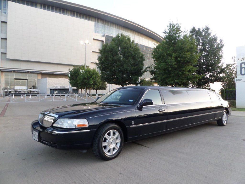 well serviced 2009 Lincoln Town Car Limousine