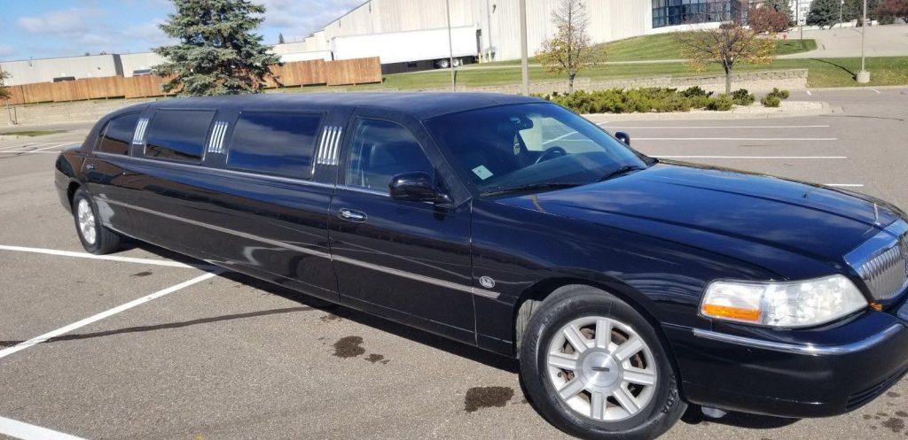 rust free 2006 Lincoln Town Car Limousine
