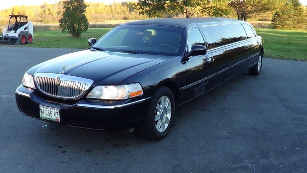 great running 2006 Lincoln Town Car limousine