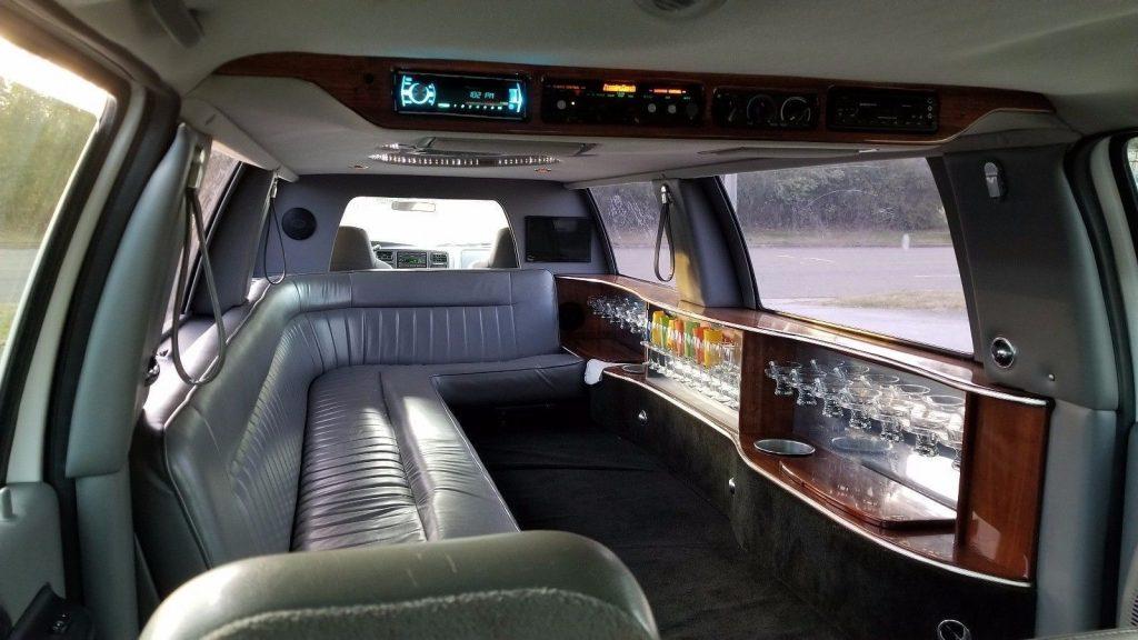 loaded 2005 Ford Excursion limousine
