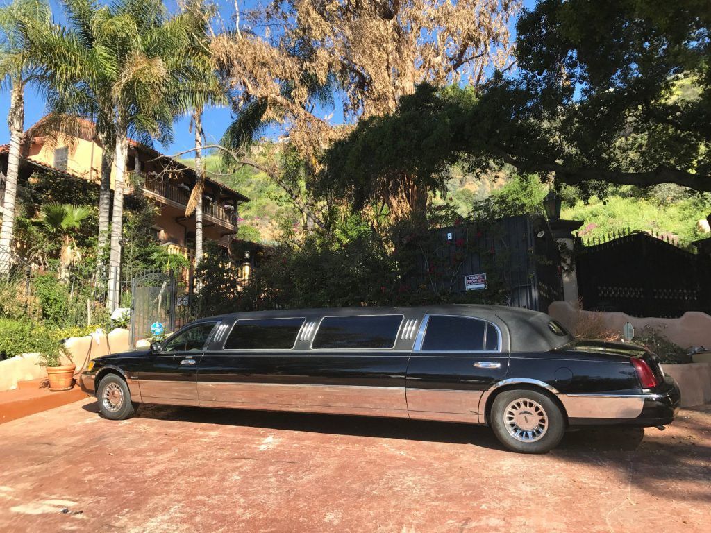 low miles 2000 Lincoln Continental Limousine