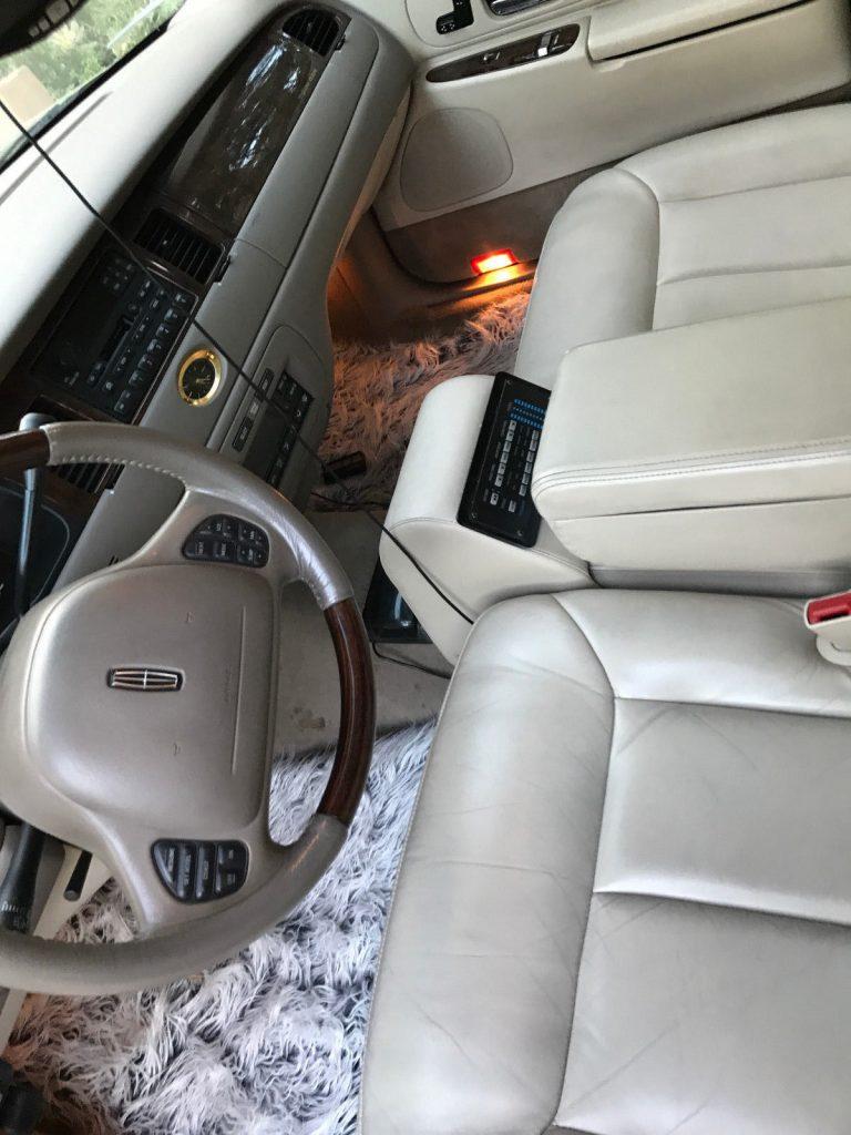 low miles 2000 Lincoln Continental Limousine