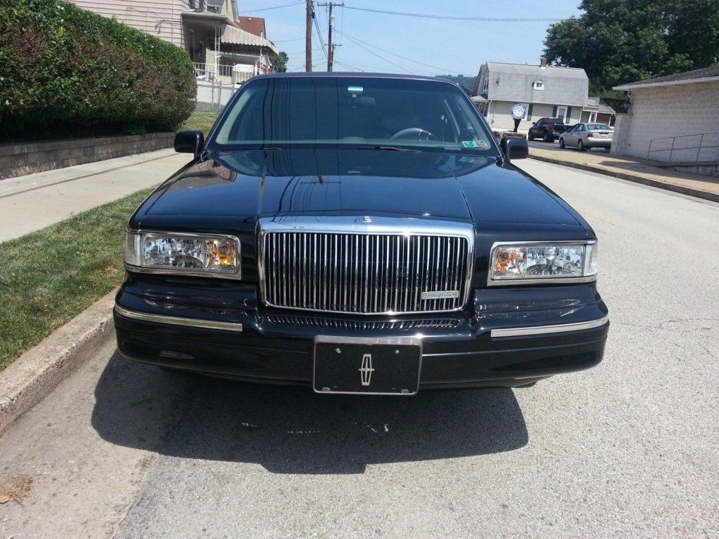 needs some paint work 1996 Lincoln Town Car Limousine
