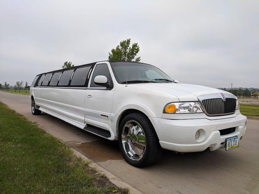 needs TLC 1999 Lincoln Navigator limousine