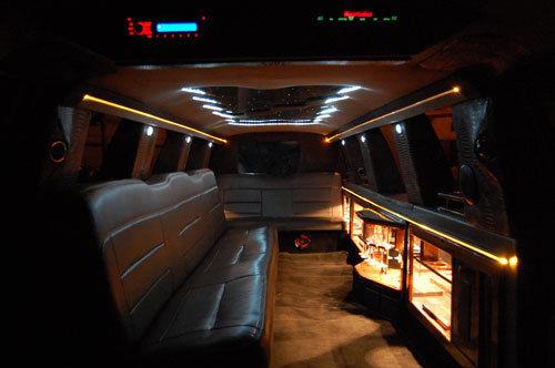needs TLC 1999 Lincoln Navigator limousine