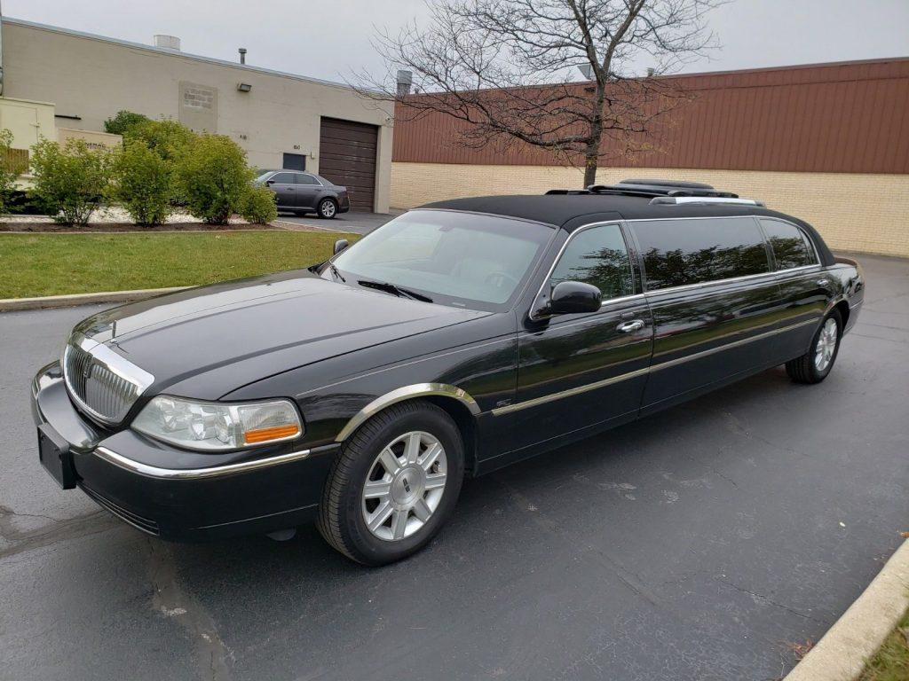 regularly serviced 2007 Lincoln Town Car Limousine