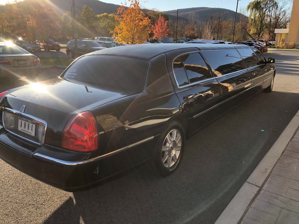 very nice 2011 Lincoln Town Car limousine