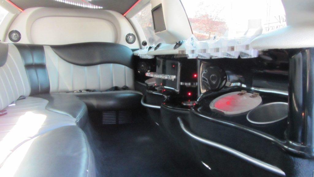 well working 2009 Lincoln Town Car limousine