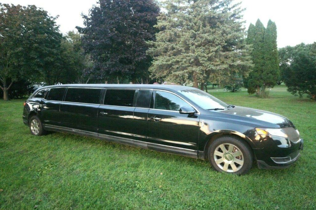 loaded with luxury 2013 Lincoln MKT Limousine