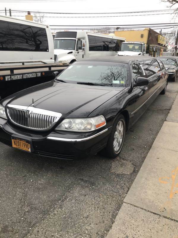 Well maintained 2009 Lincoln Town Car Limousine