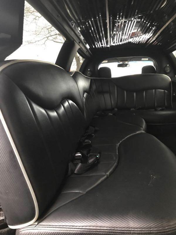 Well maintained 2009 Lincoln Town Car Limousine