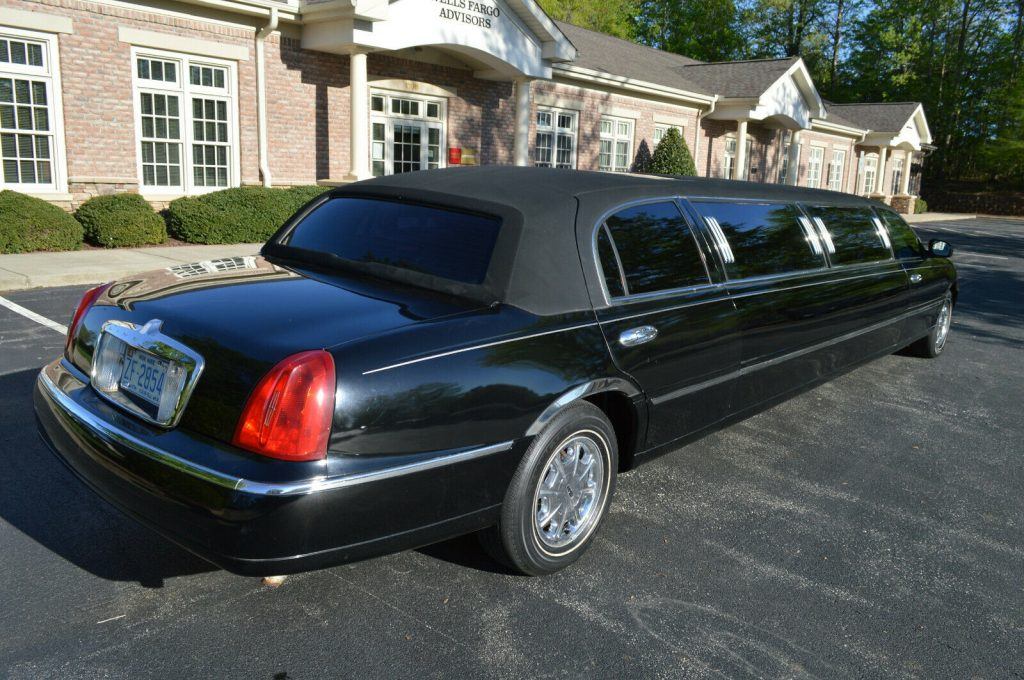 well equipped 2001 Lincoln Town Car limousine