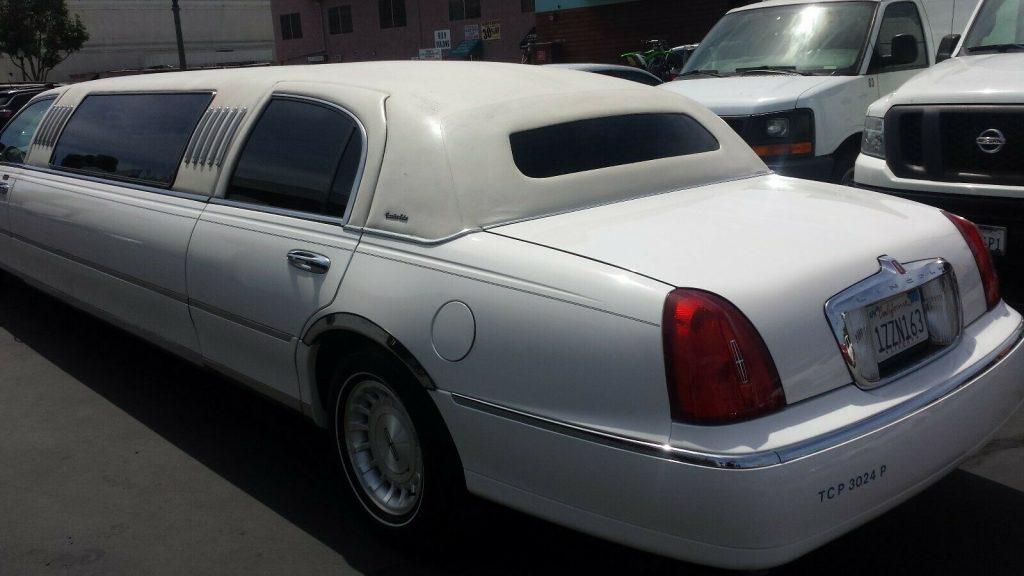 well serviced 1999 Lincoln Town Car Limousine