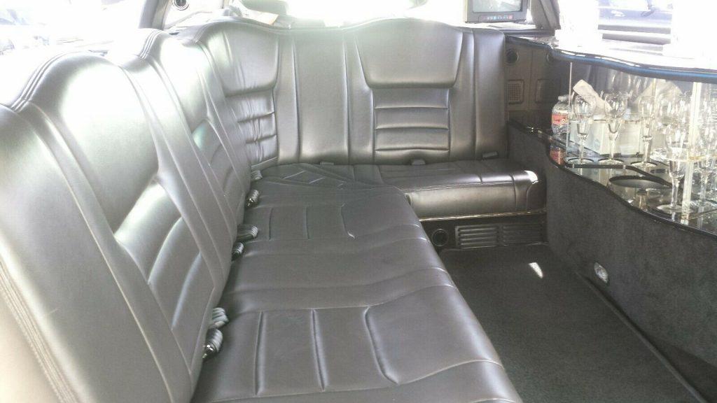 well serviced 1999 Lincoln Town Car Limousine