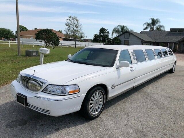 upgraded 2005 Lincoln Town Car LIMOUSINE