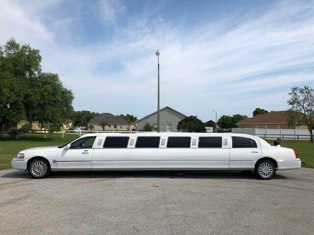 upgraded 2005 Lincoln Town Car LIMOUSINE
