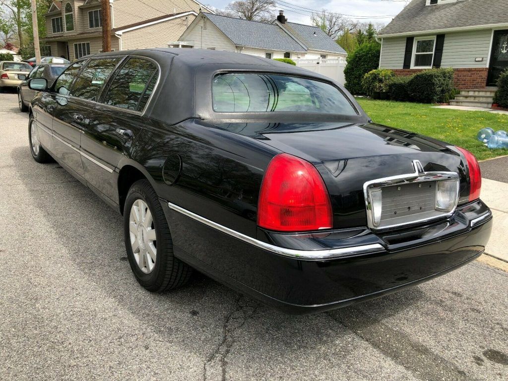 great shape 2003 Lincoln Town Car Executive limousine
