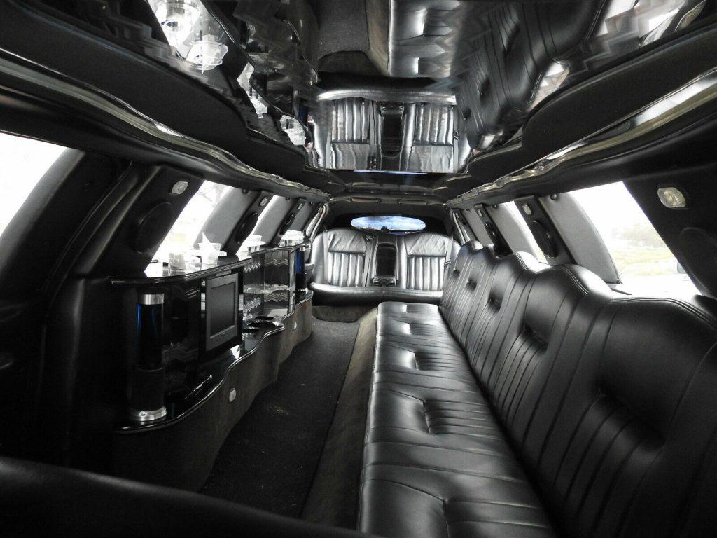 super stretch 2003 Lincoln Town Car Exectutive Limousine