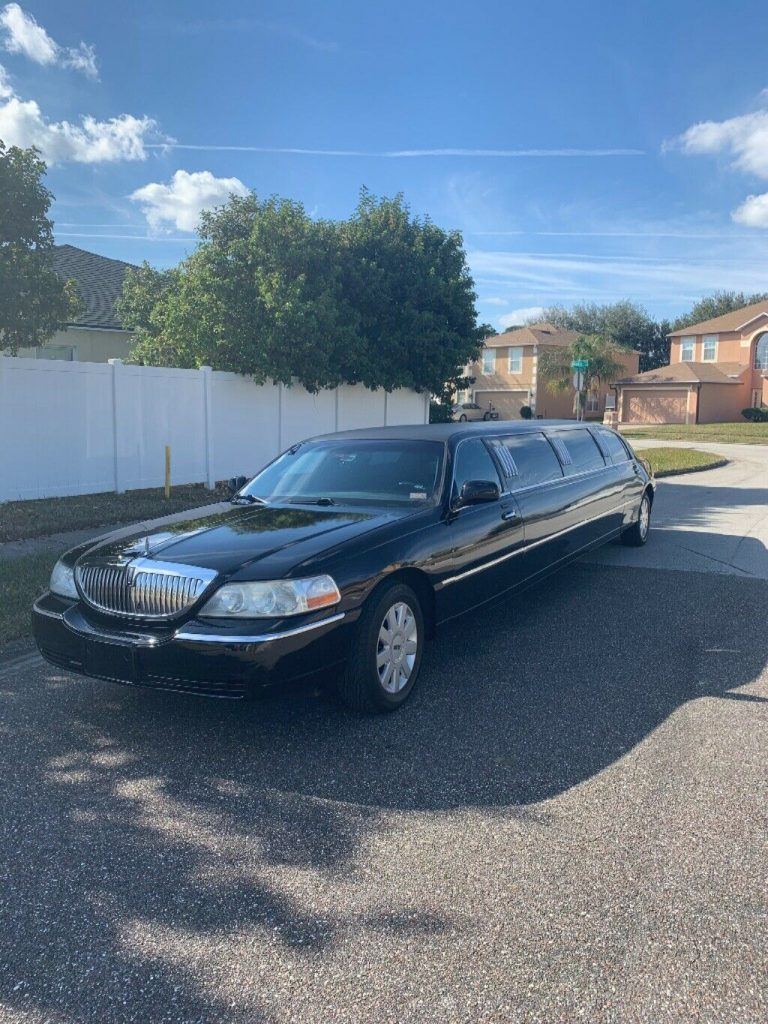 well maintained 2005 Lincoln Town Car Executive L Limousine