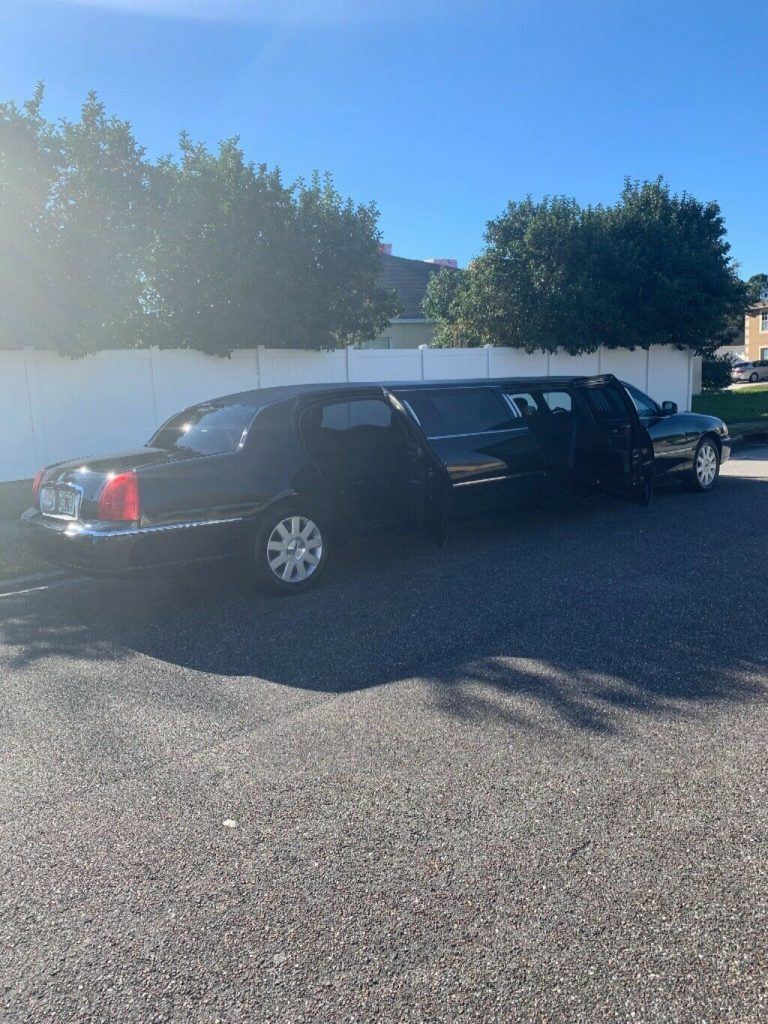 well maintained 2005 Lincoln Town Car Executive L Limousine
