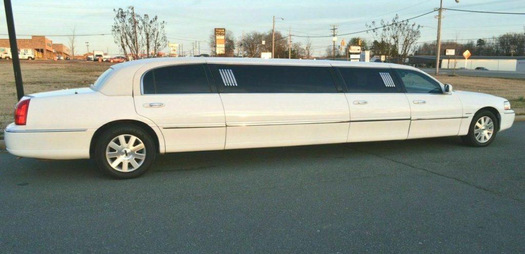 great shape 2005 Lincoln Town Car Stretch Limousine