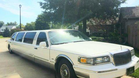 everything works 1997 Lincoln Town Car Limousine for sale
