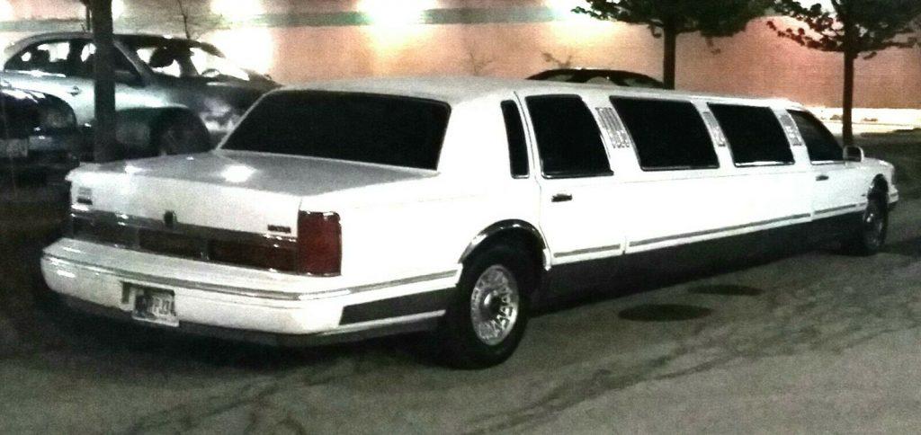 everything works 1997 Lincoln Town Car Limousine