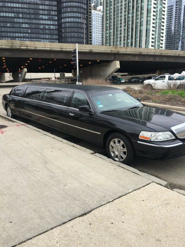 great shape 2011 Lincoln Town Car Executive Limousine