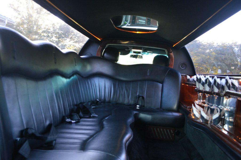 very nice 2004 Lincoln Town Car limousine