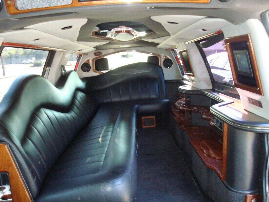 small imperfections 2008 Lincoln Navigator Limousine